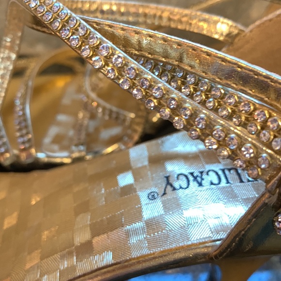 “Gold” & “Diamond” size 8-1/2 Excellent Condition Heeled Sandals Party Shoes - Picture 10 of 11